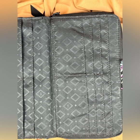 Vera Bradley Turn Lock Zip Around Wallet with multi color Paisly’s - Picture 9 of 16